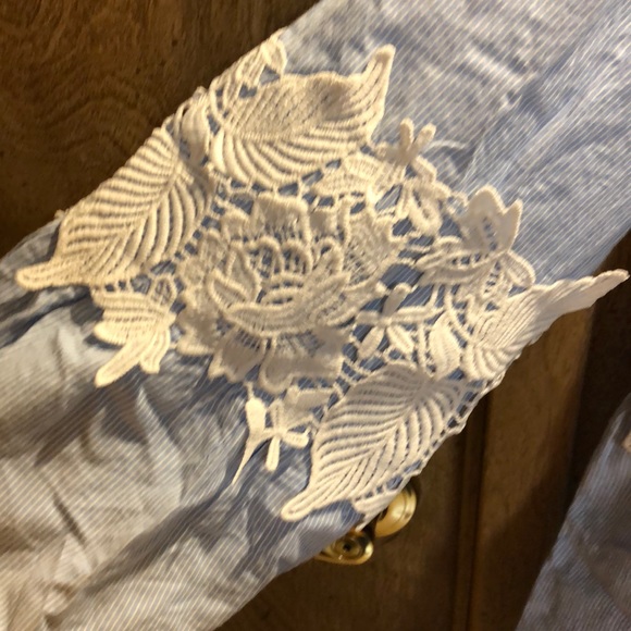 Cute top - Picture 2 of 3